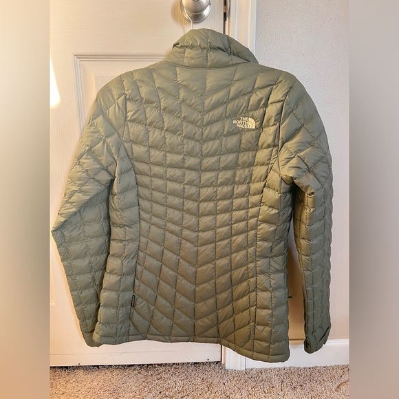 NWOT The North Face Women's Thermoball Green Puffer Jacket - Picture 3 of 8